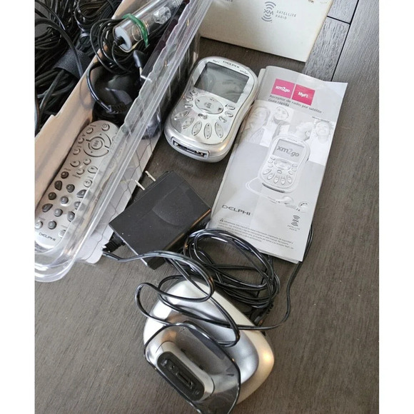 Delphi Personal XM Satellite Radio xm2Go MyFi SA10113-11P1 - Picture 2 of 7